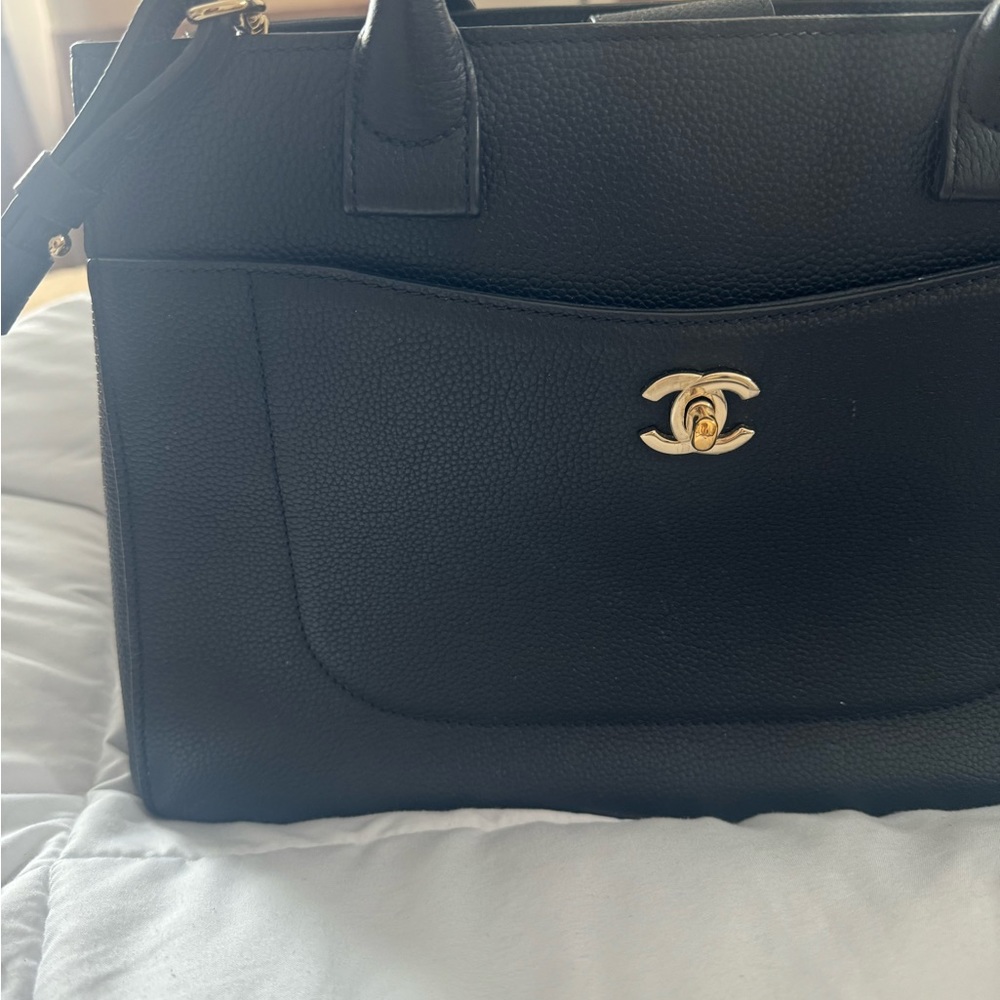 CHANEL Neo Executive Black Caviar Leather Tote (Large) - Picture 5 of 17